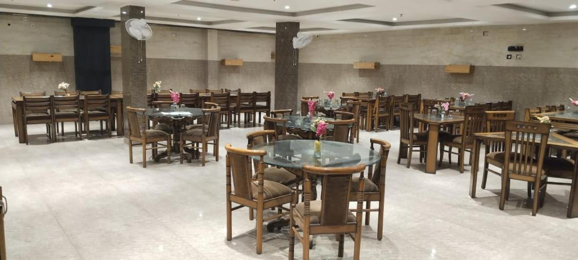 Surya Continental Hotel Lucknow Eksteriør billede