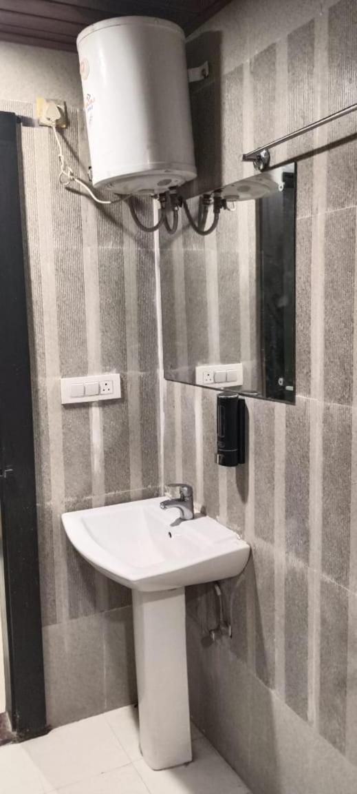 Surya Continental Hotel Lucknow Eksteriør billede